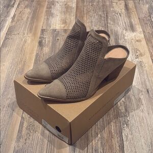 Coconuts by Matisse Call It Taupe slip on heeled mule SZ 8.5